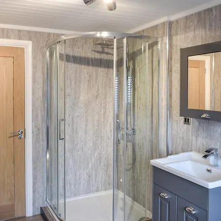 The Oaks * Great Strickland